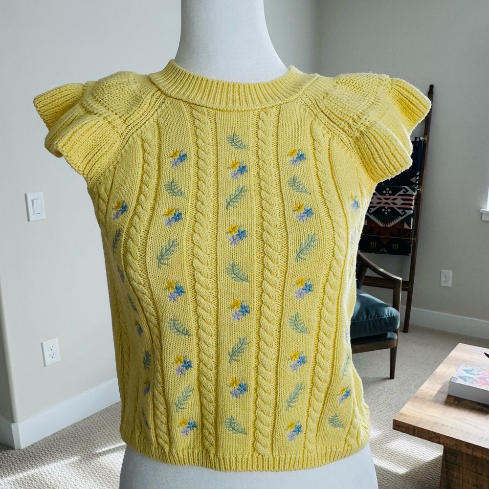 Zara Floral Embroidered Yellow Knit Top. Size Small NWT